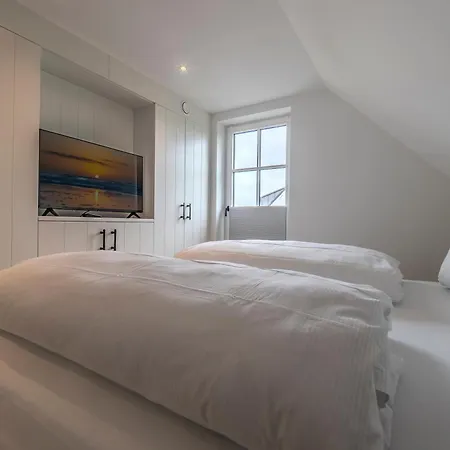 Holiday home Doppelhaushaelfte Strandgut 4 Sylt